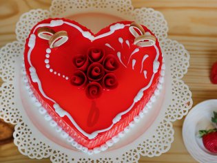 Vanilla Strawberry Cake For Marriage Anniversary