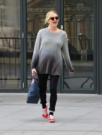 https://i2-prod.mirror.co.uk/incoming/article5633499.ece/ALTERNATES/s615b/Fearne-Cotton-spotted-outside-BBC-Radio-1-in-London.jpg